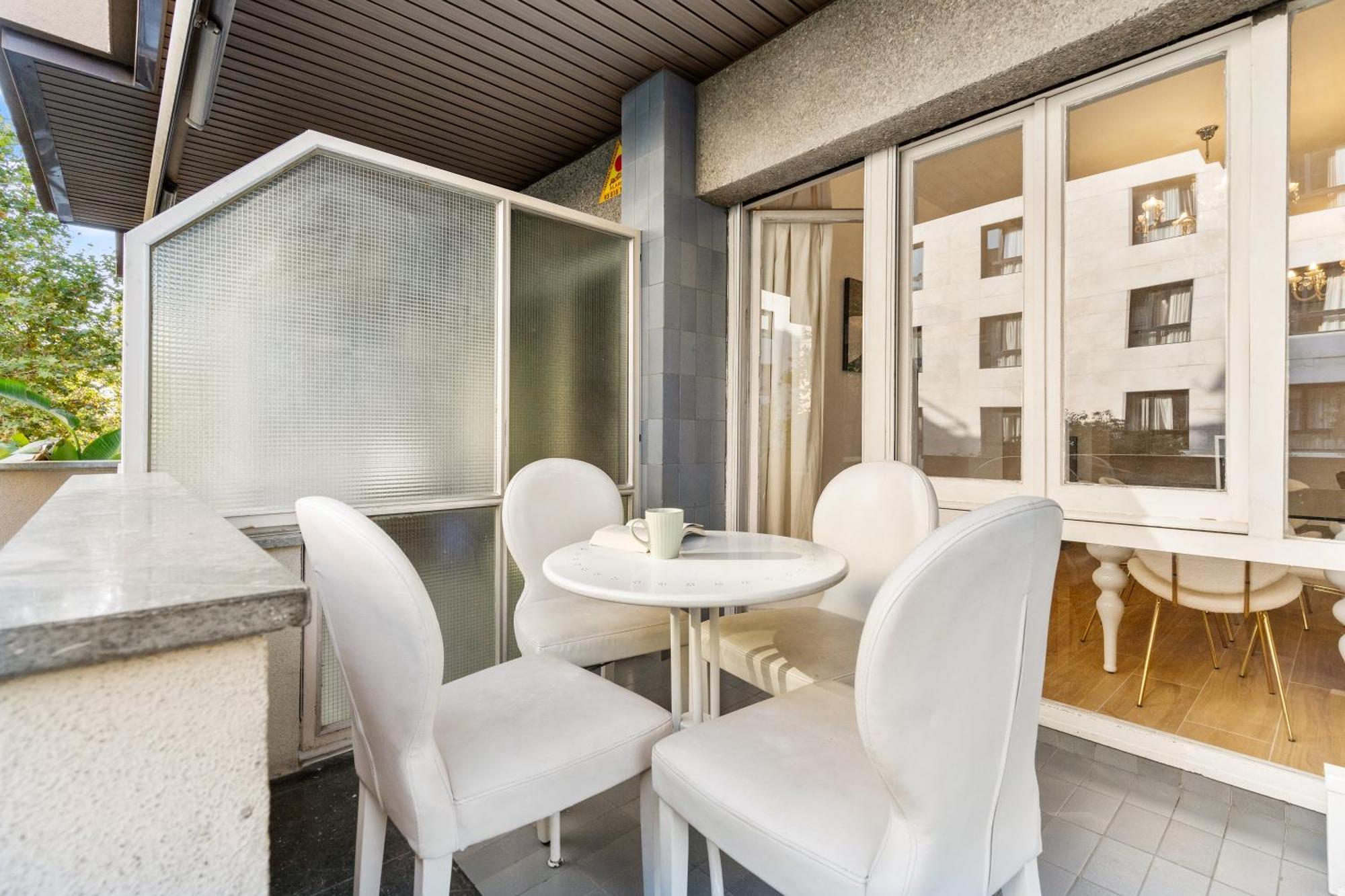 Fridays Flats Spacious 4Br Family Retreat Барселона Екстер'єр фото
