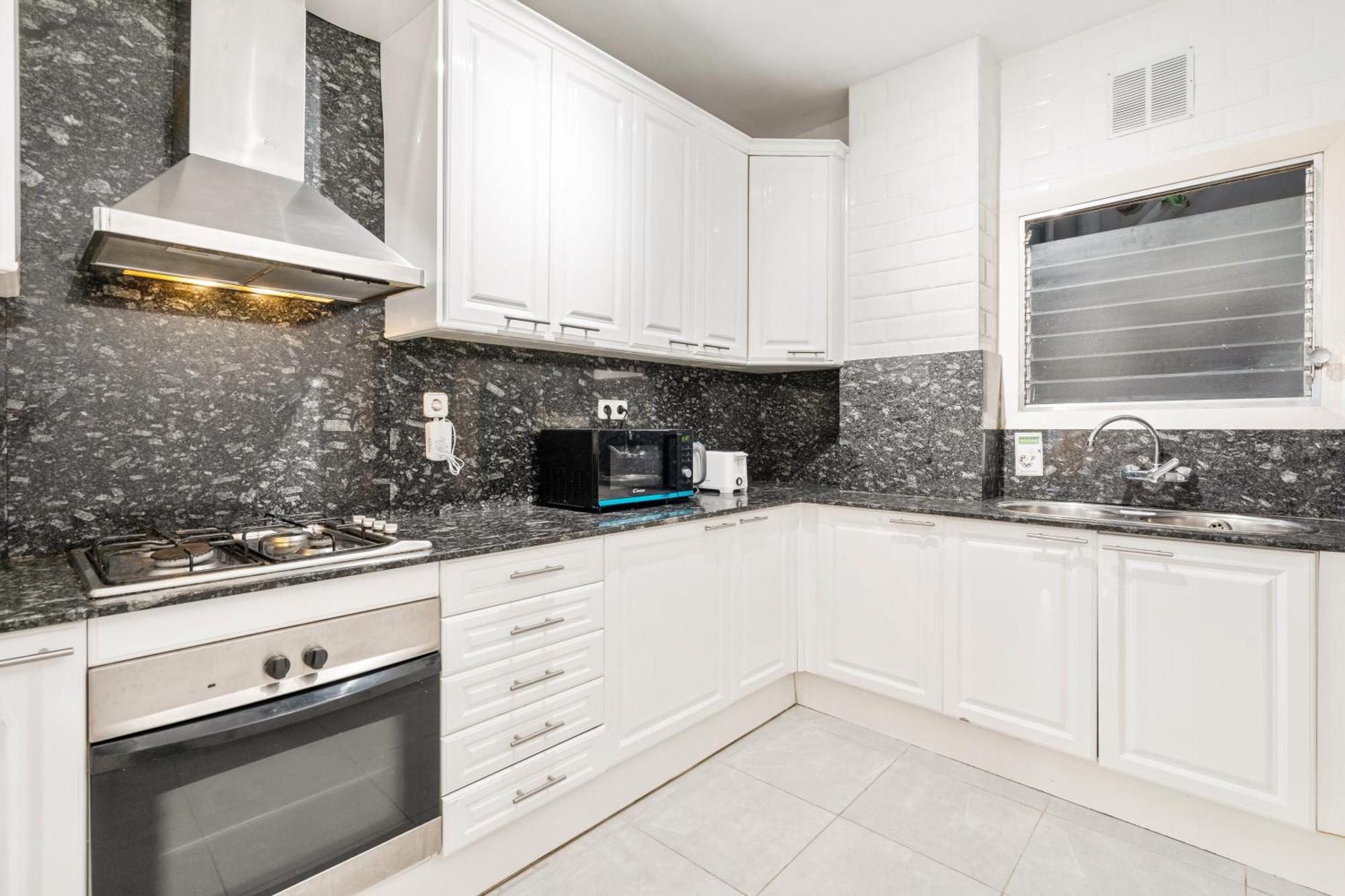 Fridays Flats Spacious 4Br Family Retreat Барселона Екстер'єр фото